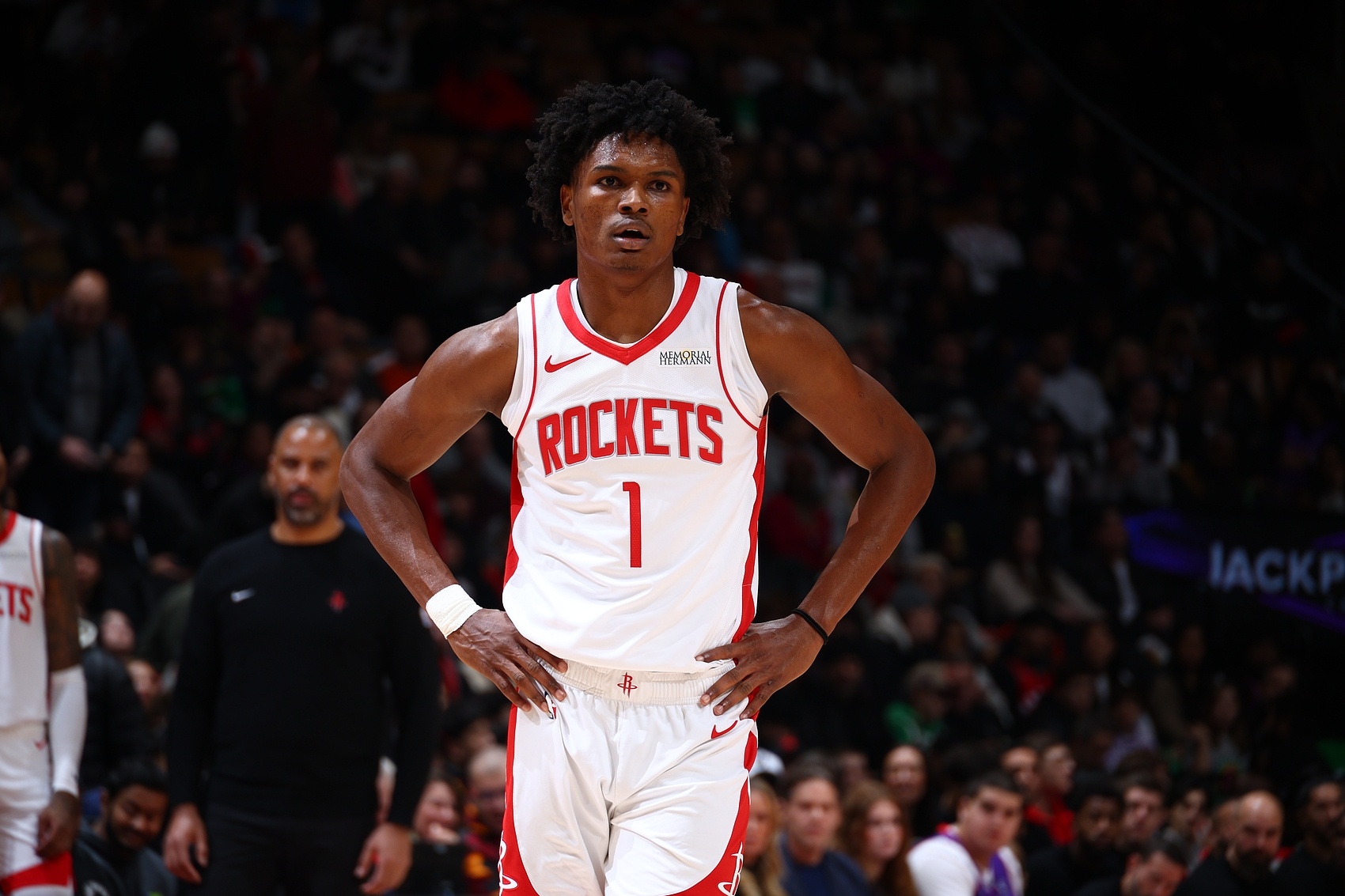 在线体育-包含尼斯今夜远射贴柱里昂门线救险备战NBA常规赛，转会期战术微调瞬间刷屏的词条